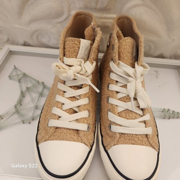 Blowfish Malibu Kimber-Hi Oxford sneakers. NIB. Size 8 - Picture 3 of 10